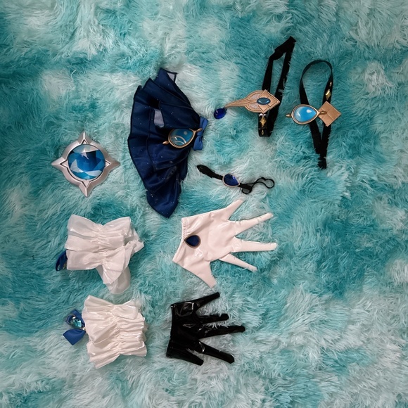 UWOWO: Furina from Genshin Impact Cosplay Size S, Wig, Hat, and Accessories - Picture 3 of 3